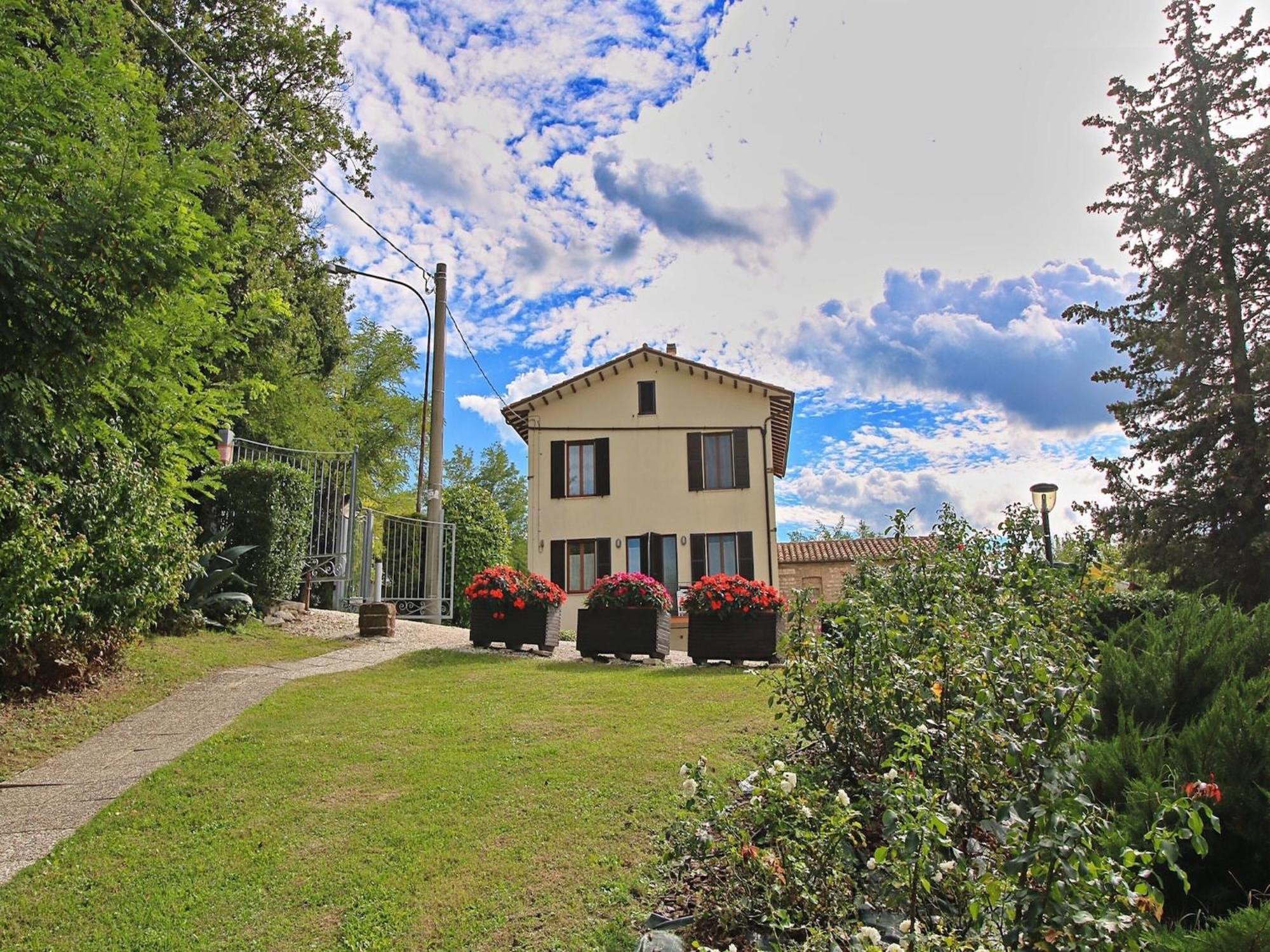 Nice Flat In Arcevia With Swimming Pool Экстерьер фото
