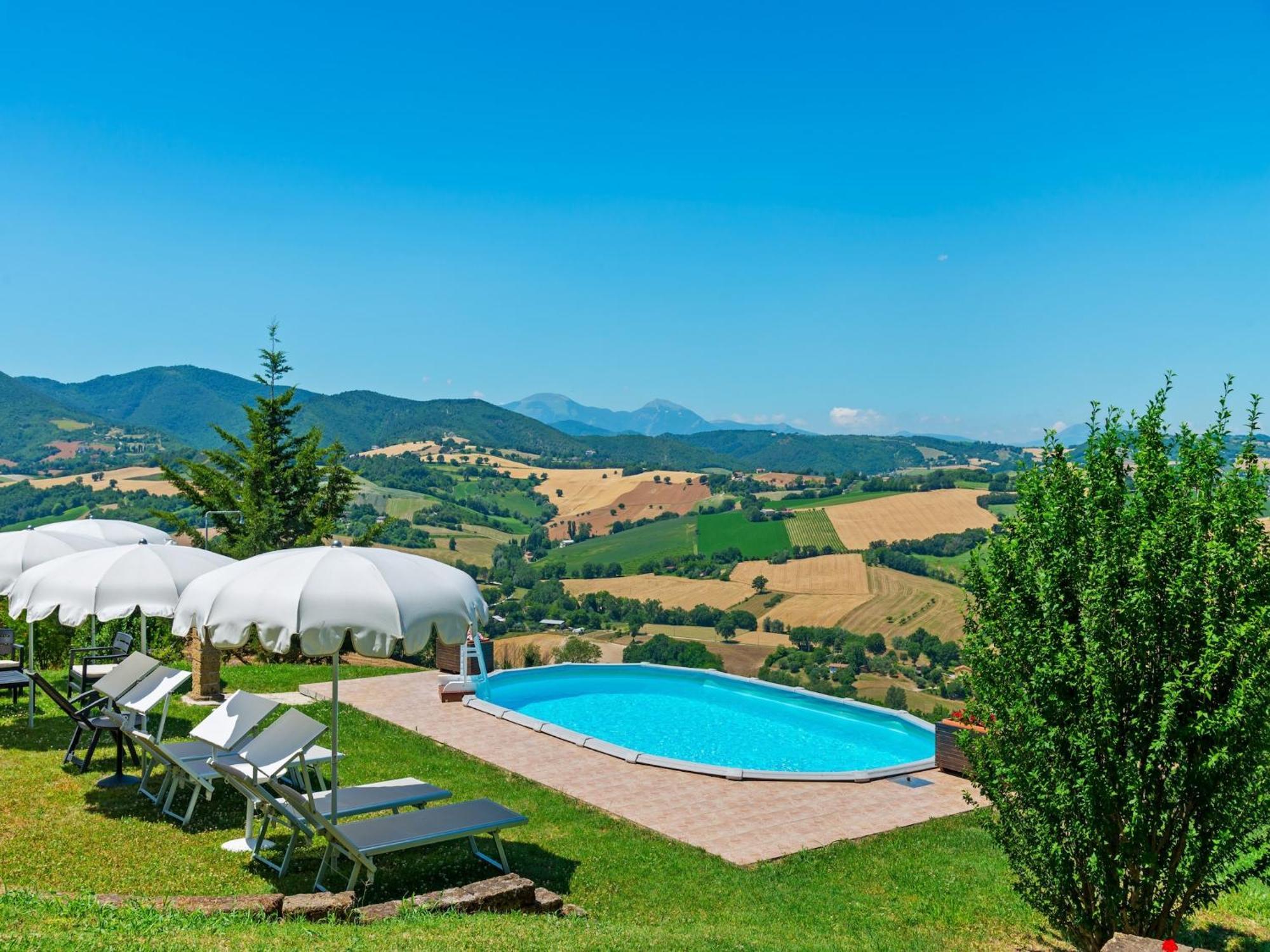 Nice Flat In Arcevia With Swimming Pool Экстерьер фото